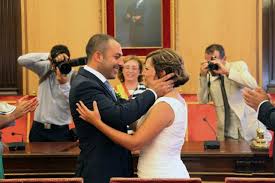 Efectivamente, para poder casarse por lo civil, es necesario tramitar un expediente tal y como dice el artículo 56.1 del código civil: El Coste De Casarse Por Lo Civil En Leon Capital Entre Los 200 Y Los 300 Euros Ileon Com