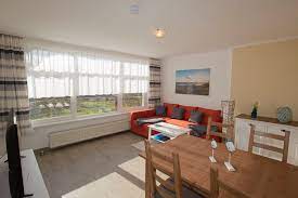 Unsere große ferienwohnung ist frisch renoviert. Urlaub Im Historischen Reetdachhaus 4 Moderne Ferienwohnungen Fur Je 4 Gaste