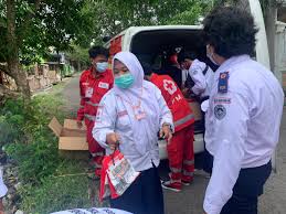 Di sini, elemen juxtaposition sering digunakan oleh. Cegah Penyebaran Covid 19 Ukm Ksr Pmi Unm Gelar Ekspedisi Kemanusiaan 3 Profesi Online