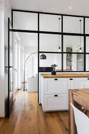 Verriere Vous Voulez Separer Deux Espaces De Votre Interieur Optez Pour La Verriere E En 2020 Deco Cuisine Moderne Separation Cuisine Salon Amenagement Maison