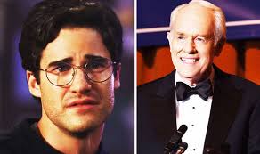 Defining moments in andrew cunanan's life, starting in childhood, lead up to a 1997 murder spree that kills five, including fashion icon gianni versace. Assassination Of Gianni Versace Lee Miglin Death Andrew Cunanan Darren Criss Mike Farrell Tv Radio Showbiz Tv Express Co Uk