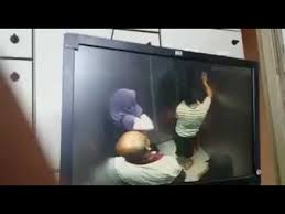 Sebagai seorang yang sudah berumur, membawa perwatakan 'lebai' dengan kopiah di atas kepala, adalah tidak masuk akal untuk merakam aksi bercumbuan dalam kereta semalam kita telah di kejutkan dengan penyebaran satu video yang agak kurang sopan untuk sepasang warga emas berkelakuan sedemikian rupa. Gadis Dicabul Warga Asing Dalam Lif Youtube