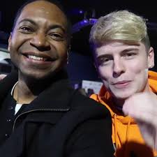 When your celebrity band treats you like family. 😁 @roadtrip #jackduff  #roadtriptv #andyfowler