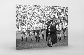 Anfangs trug das team noch. Essen Steigt Auf Rot Weiss Essen 11freunde Bilderwelt