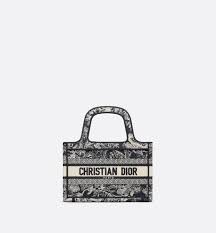 Christian dior.dior is the ultimat. Alle Taschen Strandtaschen Schultergurt Toile De Jouy Dior