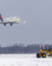 Delta Air Lines says 4 passengers injured after flight to Minneapolis was  aborted | MPR News