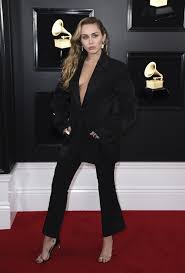 Ihre wallemähne hat cyrus dafür. Miley Cyrus Bh Vergessen Mit Diesem Busen Blitzer Versexte Sie Die Grammys News De