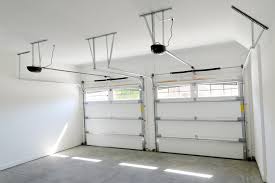 Close the garage door manually until. How Thieves Can Break Into Your Home By The Garage Door