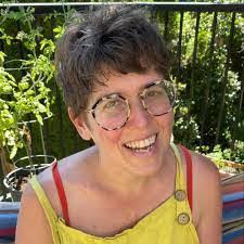 Wendy Senft's Instagram, Twitter & Facebook