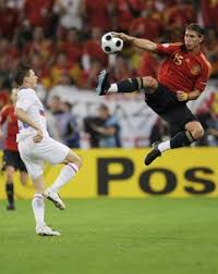 Andrinua, bakero, begiristain, butragueño, buyo, camacho, eloy, eusebio, gallego, gordillo, julio salinas, martin vazquez, michel, sanchis, soler, victor, zubizarreta entraîneur: Euro 2008 Alors Que La Grece Entame Douloureusementla Defense De Son Titre Europeen L Espagne Celebre Le Devoir