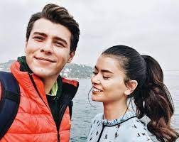 Seray kaya bayram mesajı gülümse yeter. Gulumse Yeter In Gul U Seray Kaya Show Tv
