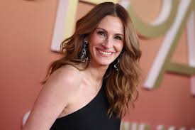 Julia Roberts Showed Us How to Make Wide-Leg Jeans Look Polished — We Found Similar Styles to Copy Her Outfit