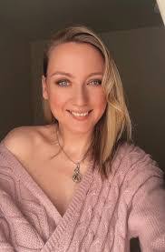 Aimee Latham's Instagram, Twitter & Facebook