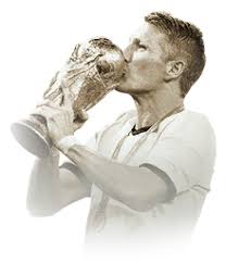 Per squad building challenge (sbc) kann die karriere von bastian schweinsteiger in fifa ultimate team gefeiert werden. Bastian Schweinsteiger Fifa 21 92 Prime Icon Moments Prices And Rating Ultimate Team Futhead