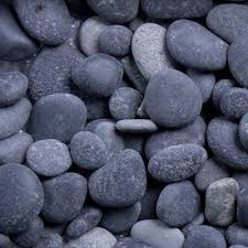 Das ist ein naturmaterial, das sehr schön aussieht und sehr leicht zu pflegen ist. Beach Pebbles Quarz Zierkies Getrommelt Schwarz Garten Anlegen Kies Zierkies Ziersplitt Garten Profistuck