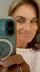 WOULD you like to reclaim even just a few minutes of your morning back? ☕️✨  Well here's my 5min AM routine! It's so easy, you can do it anywhere