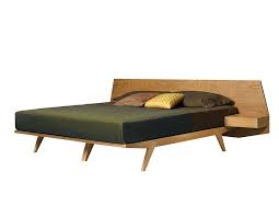 Tipologie di letti con testata contenitore. Letto In Legno Con Comodini Integrati Idfdesign