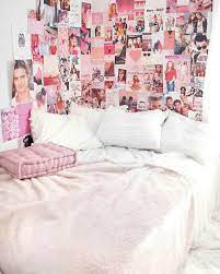 Quarto De Uma Adolescente Urbanoutfitters Dorm Room Decor Pink Dorm Aesthetic Room Decor