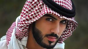 Viernes !!! Llegamos al fin de semana y atención chicas porque confirmó su  divorcio el "hombre mas lindo del mundo" jajajaja. Por otro lado mientras  corre riesgo la estatua al maestro Tabarez