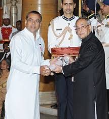 At the age of 22, he moved to mumbai for his higher studies. Paresh Rawal Wikipedia