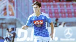 Napoli yönetiminin, 19 yaşındaki futbolcunun bonservis bedelini. Ogulcan On Twitter Elif Elmas Da Bu Takima Ilk Geldiginde Omer Faruk Beyaz Gibi 17 Yasindaydi Ilk Senesinde Forma Sansi Bulamiyordu Ne Yapti Kendindi Gelistirdi Banko Ilk 11 Cikmaya Basladi Bu Isler Karakter