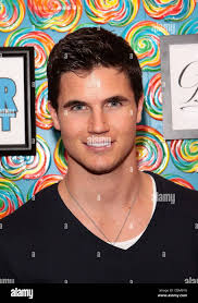 Robbie amell hi-res stock photography and images