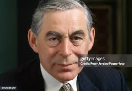 108,143 Reference Pose Stock Photos, High-Res Pictures, and Images