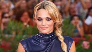 Laura chiatti (born 15 july 1982, castiglione del lago, italy) is an italian actress and singer. Laura Chiatti Il Sesso Dopo I Figli Prima Due Volte Al Giorno Ora