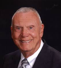 Laurie Winn's Instagram, Twitter & Facebook