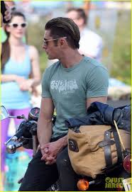 Pin By Diego Paredes On Famosos Zac Efron Hair Zac Efron Style Zac Efron Baywatch