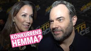 Renée Nyberg och David Hellenius visar upp kärleken