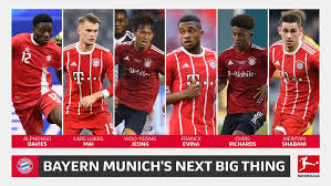 أعلن نادي بايرن ميونخ الألماني لكرة القدم، أن لاعبه الشاب الموهوب جمال موسيالا وقع عقداً احترافياً مع النادي يستمر حتى عام 2026. Bundesliga Six Bayern Munich Youth Players Set To Star For The Bundesliga Champions