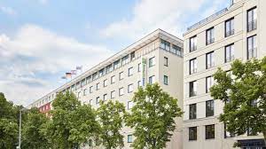 The hotel is located very close to the airport tegel txl, the fairground messe berlin and the icc, the kurfã¼rstendamm in the city centre and castle charlottenburg. Holiday Inn Express Berlin City Center Berlin Friedrichshain Kreuzberg Holidaycheck Berlin Deutschland