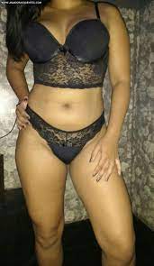 Casal exibido em busca de sexo sem compromisso | Amadoras Quentes