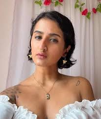 Ronit Roy's son is only 16 but he's already 6 feet 6 inches tall :  r/BollyBlindsNGossip