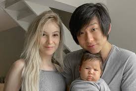 No mundo da curiosidade 5.021 views11 months ago. Abalada Esposa De Pyong Lee Desabafa Ao Cair Da Escada Com O Filho No Colo Fiquei Desesperada Marcia Piovesan