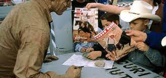 Proses sosial pada dasarnya merupakan siklus perkembangan dari struktur sosial yang merupakan aspek dinamis dalam kehidupan masyarakat. Proses Sosial Definisi Dan Contohnya Sosiologis Com