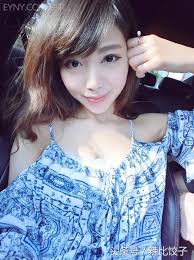 餃子美圖：Nikki Chang-藍色小洋裝大秀養眼自拍！