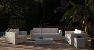 In sintonia con l'ambiente e l'arredo già presente, si potrà scegliere nell'ampio mercato dell'arredamento per esterni, la panchina più adatta, per confort e design, ai gusti personali. Arredo Per Esterni Arredamento Giardino Arredi In Rattan Ecologico Prezzi Ingrosso E Dettaglio Nettuno Fidas Milano