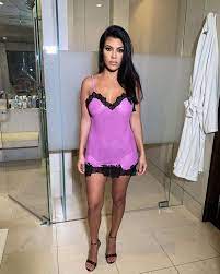Born on april 18, 1979, kourtney is the eldest of the kardashian's sisters but standing at 5 foot, she is the shortest of her sisters. Cybuceymfellmm