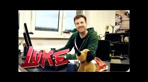 Beide sind in ihrem auftritt zurückhaltend und lisa ist weit mehr als nur ein hübsches anhängsel, das sich in den sozialen medien zur schau stellt. Luke Will Mit Thomas Muller Ins Stadion Einlaufen Luke Die Woche Und Ich Youtube