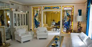 Elvis aron presley nasce a tupelo, mississipi, l' 8 gennaio 1935 da gladys love smith e vernon elvis presley, in una casa di due sole stanze, costruita dallo stesso vernon. Viaggio Negli Usa Di Elvis Presley Da Memphis A Las Vegas