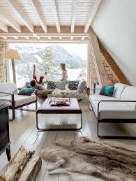 This table's generous proportions can accommodate as many as 10, and its rounded form, made with a tubular steel frame, creates an inviting atmosphere. Focus Sur La Collection Bellevie De Fermob Turbulences Deco