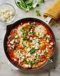 These Spicy Tomato Poached Eggs Are Lazy Dinner Approved Recipe Shakshuka How To Make Shakshuka Meal Prep Plans