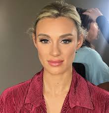 Alicia Macneil's Instagram, Twitter & Facebook