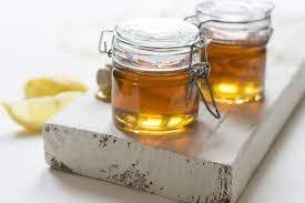 The oil soothes the itchiness and also keeps the dandruff at bay. A Detailed Guide To Hot Oil Treatment For Natural Hair Loving Kinky Curls