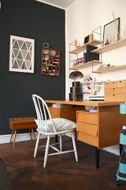 At Home With Toshiko Shek A Beautiful Mess Idee Deco Bureau Decoration Maison Interieur Maison