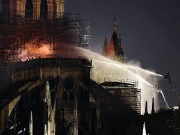 Selon mon interprétation ésotérique, on est en année 3 : Incendie De Notre Dame Le Feu Est Maitrise Partiellement Eteint Rfj Votre Radio Regionale