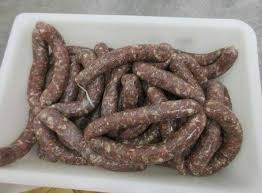 Saucisses De Sanglier Au Vin Rouge Maison Recette Gibier Sanglier Recette Sauce