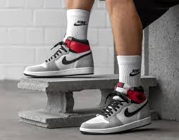 Jordan 1 Retro High Og White Black Light Smoke Grey Grade Air Jordan 1 High Light Smoke Grey 555088 126 Sneakernews Com